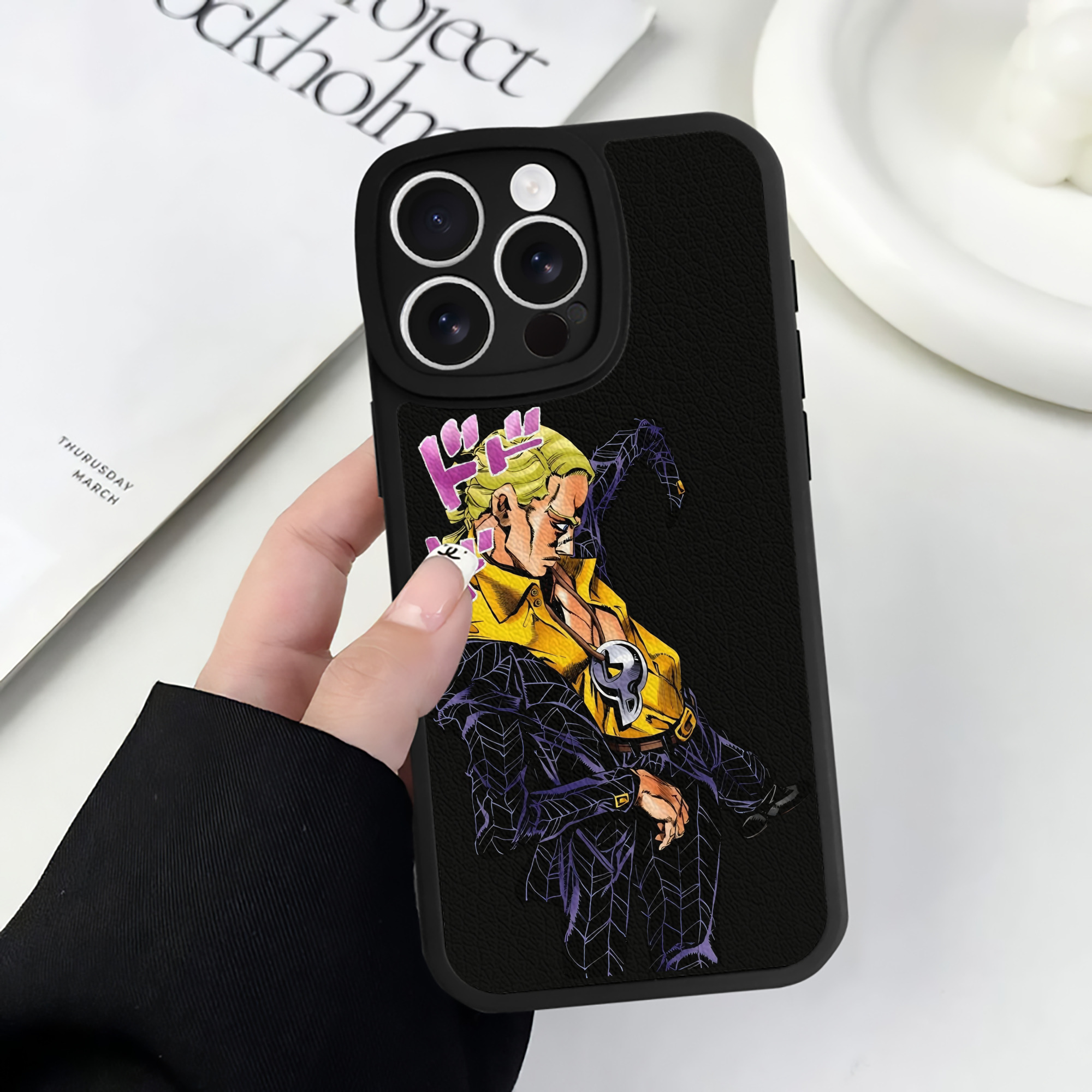 （画像用） ジョジョの奇妙な冒険 プロシュート JoJo's Bizarre Adventure Prosciutto 【iPhone 16シリーズ対応】シリコンスマホケース（レザー調） 材質：シリコン